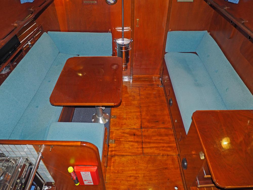 Salon, Accommodatie